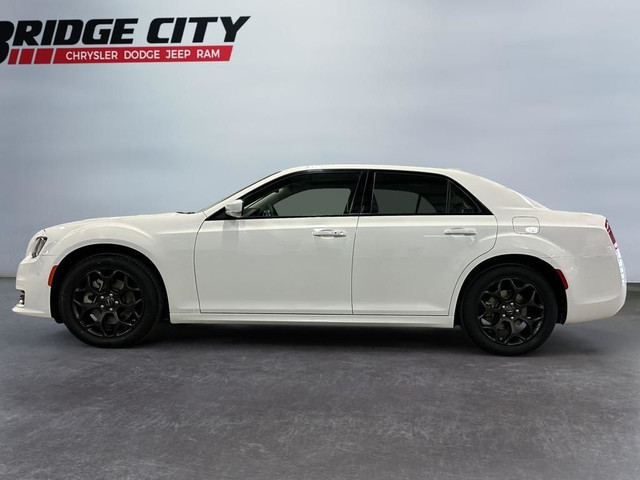 2023 Chrysler 300 Touring-L 3.6L V6 - AWD - Panoramic Sunroof... in Cars & Trucks in Lethbridge - Image 2