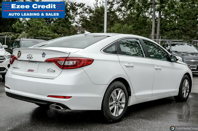 2015 Hyundai Sonata GL in Cars & Trucks in London - Image 4