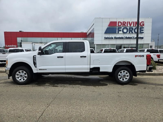 2023 Ford Super Duty F-350 SRW XLT 4WD Crew Cab 8' Box, 6.7L V8  in Cars & Trucks in St. Albert - Image 2