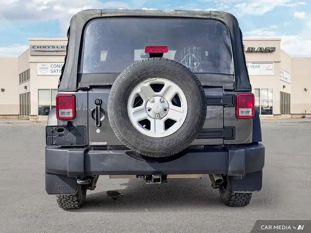 2018 Jeep Wrangler JK Sport | Cloth | Manual in Cars & Trucks in Grande Prairie - Image 5