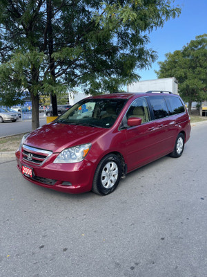 2005 Honda Odyssey EX  /  8 PASSENGER  /  P. SLIDING DOORS