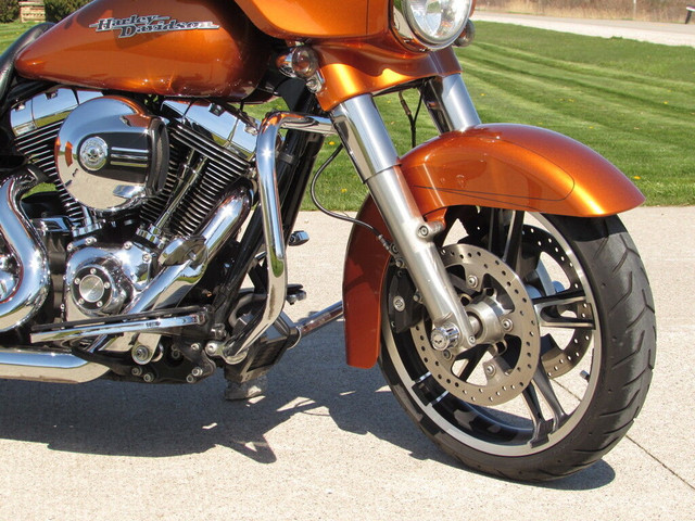  2014 Harley-Davidson FLHXS Street Glide Special Beautiful Amber in Touring in Leamington - Image 4