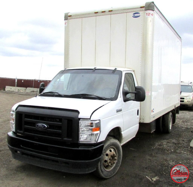 2021 Ford E450 in Cars & Trucks in Calgary
