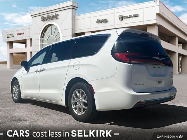 2023 Chrysler Pacifica in Cars & Trucks in Winnipeg - Image 4