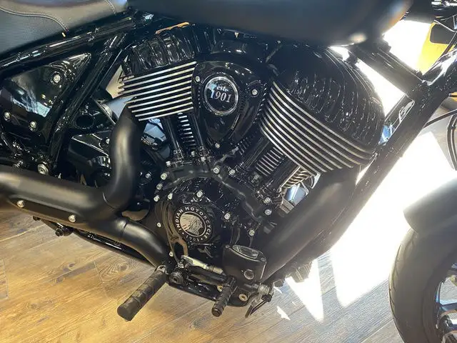 2023 Indian FTR SPORT CHIEF in Street, Cruisers & Choppers in Moncton - Image 3