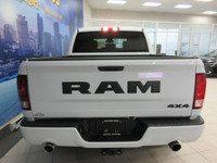 RAM 1500 CLASSIC 2021 EXPRESS NIGHT EDITION V8 5.7 LITRES HEMI 4X4 CREW-CAB BOITE 5.7 PIEDS TOUT ÉQU... (image 4)