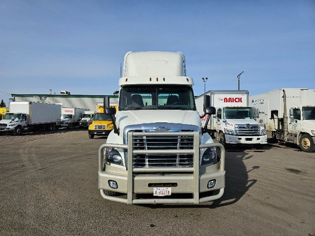 2018 Freightliner X12564ST in Heavy Trucks in Moncton - Image 2