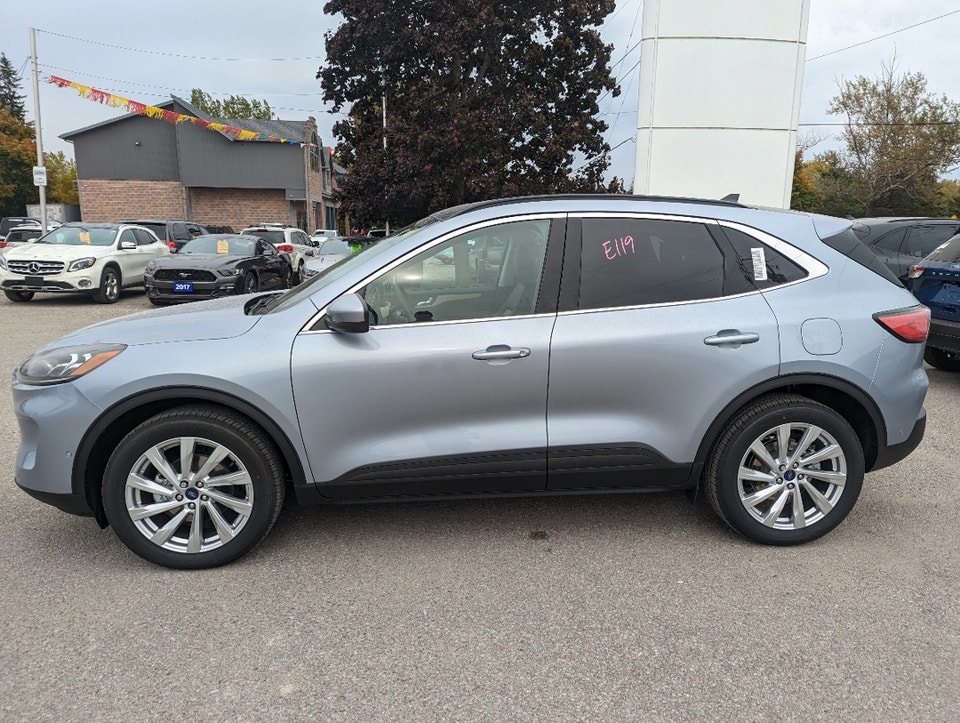  2022 Ford Escape Titanium Hybrid