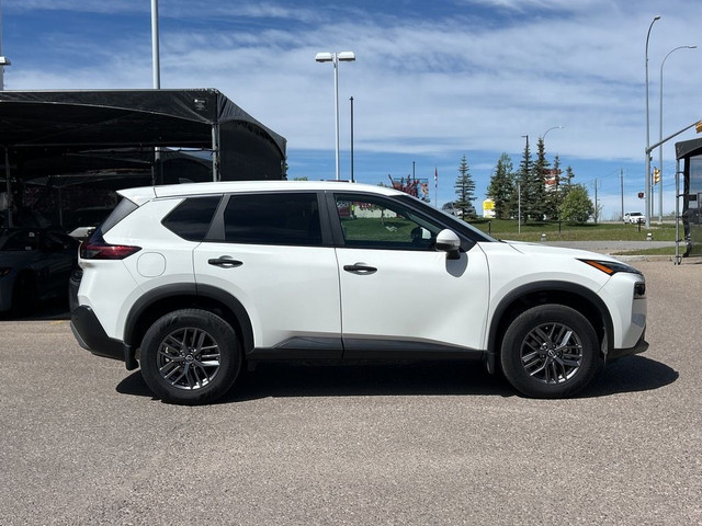 2022 Nissan Rogue AWD S - HEATED SEATS / LOW KM'S in Cars & Trucks in Calgary - Image 4