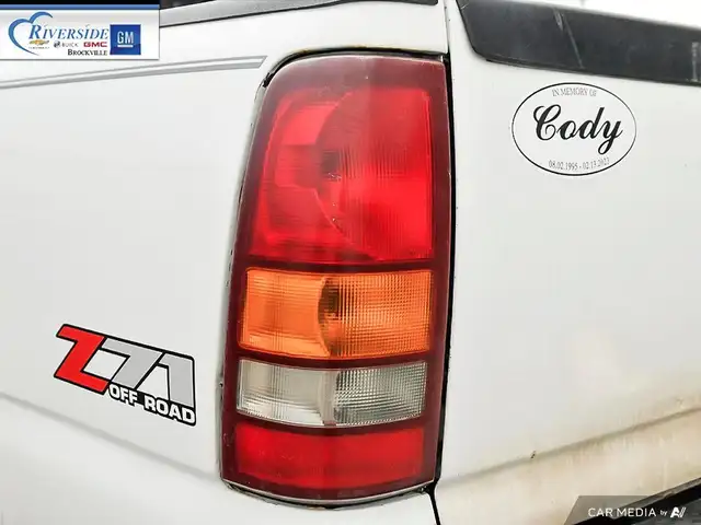 2006 GMC Sierra 2500HD SL in Cars & Trucks in Brockville - Image 14