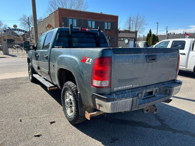 2011 GMC Sierra 2500 SLE in Cars & Trucks in Windsor Region - Image 2