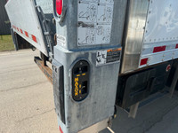 - 2019 HINO 338 VAN TRUCK - 386442 KM - 4x2 - 7.7L 6 Cylinder Diesel Engine - Hendrickson Air Ride S... (image 5)