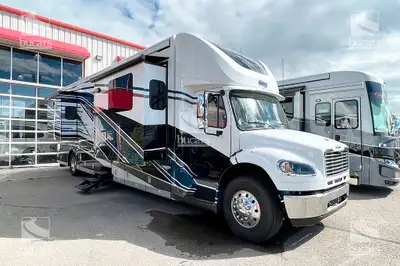 Presenting the pinnacle of luxury and performance in the world of motorhomes the Newmar Superstar 40...