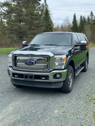 2011 Ford F 250 Lariat FX4 6.2 gas