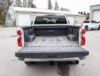 4 X 4 Engine: DURAMAX 6.6L TURBO-DIESEL V8 8 - Cyl Other Equipment 4 X 4 (image 4)