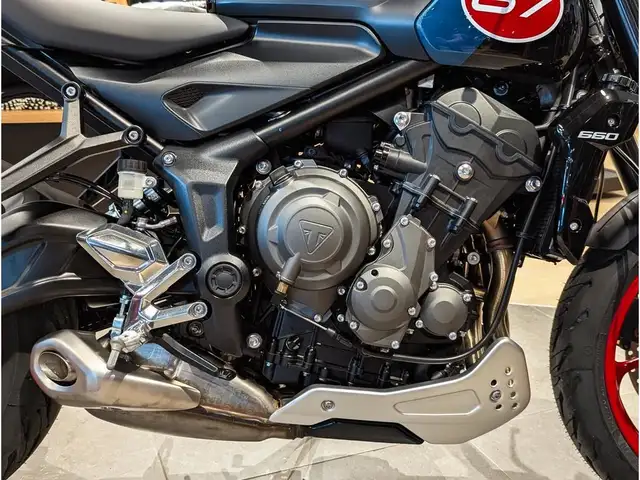 2026 Triumph Trident 660 Triple Tribute // Sapphire Black/Cobalt in Sport Bikes in Winnipeg - Image 7
