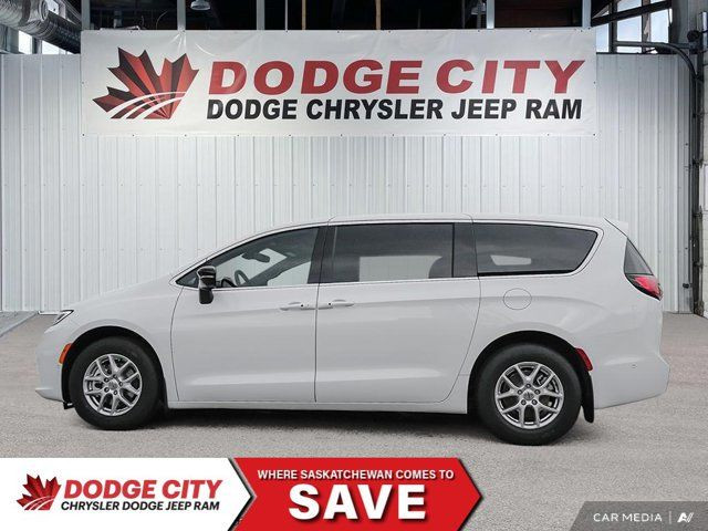 2025 Chrysler Pacifica Select in Cars & Trucks in Saskatoon - Image 4