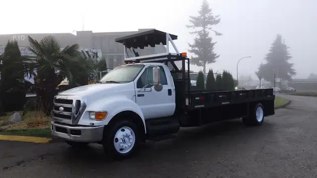 2008 ford F-750 18 Foot Flat Deck Regular Cab 2WD Diesel Dually  in Heavy Trucks in Richmond - Image 6