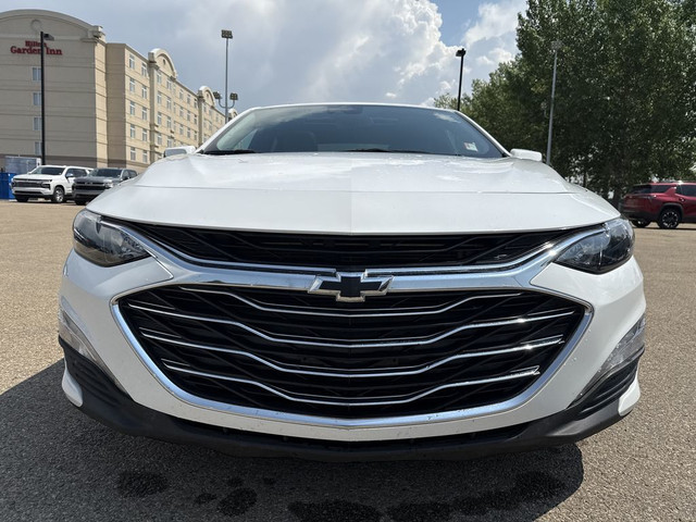 2020 Chevrolet Malibu LEATHER | SUNROOF | SAFETY ALERT | 19 RIMS in Cars & Trucks in Edmonton - Image 3