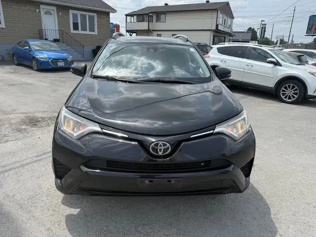 2017 Toyota RAV4 LE / ALL WHEEL DRIVE / TWO KEYS! NICE SUV in Cars & Trucks in Ottawa - Image 3