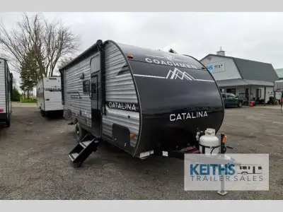 This Catalina Summit Series 7 travel trailer 184BHSX highlights: Double-Size Bunks Exterior Storage...