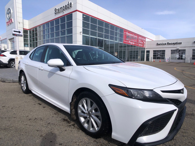 2022 Toyota Camry SE in Cars & Trucks in Calgary - Image 2