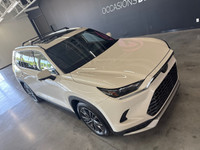 Le Toyota Grand Highlander Platinum 2024 est le VUS trois rangées haut de gamme le plus spacieux jam... (image 1)