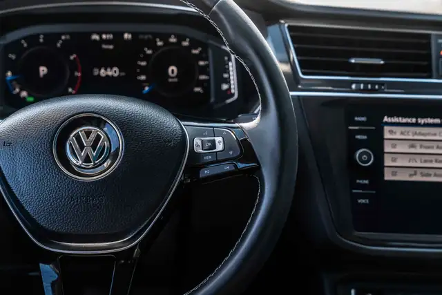 2021 Volkswagen Tiguan Highline 4MOTION dans Autos et camions dans Calgary - Image 26