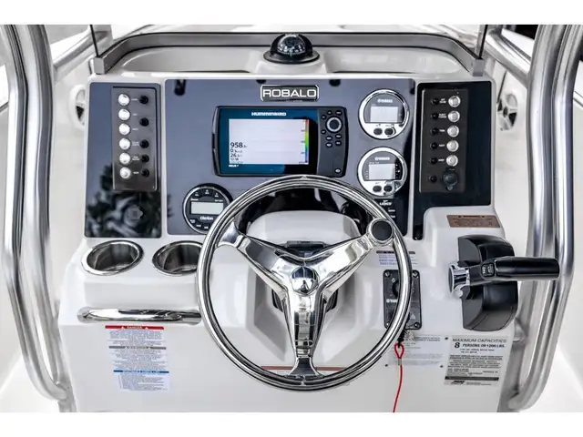 2020 Robalo R202 Explorer in Powerboats & Motorboats in Québec City - Image 18