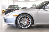 Porsche Boxster RS60 Spyder 2008: - Extérieur métallisé GT SILVER sur intérieur en cuir rouge CARRER... (image 7)