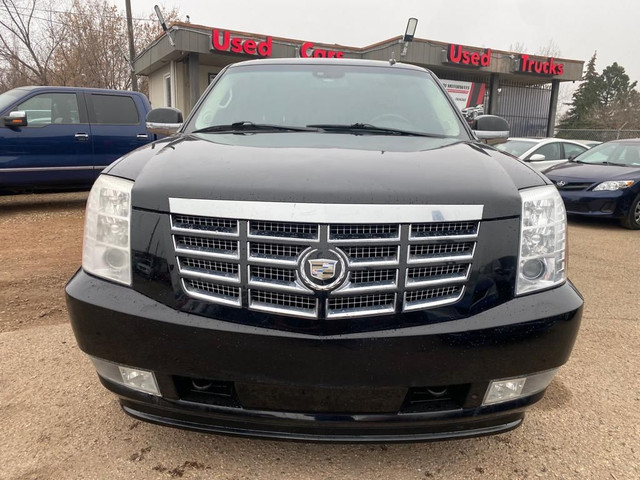 2010 Cadillac Escalade AWD 4dr Luxury, 6.2L 403.0hp in Cars & Trucks in Edmonton - Image 2