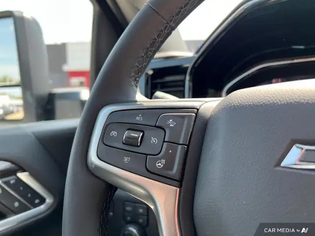 2025 Chevrolet Silverado 3500HD LTZ 4WD Crew Cab | 20IN FUEL dans Autos et camions dans Comté de Strathcona - Image 17