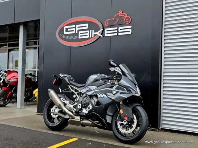 2025 BMW S 1000 RR Sport in Sport Bikes in Oshawa / Durham Region - Image 2