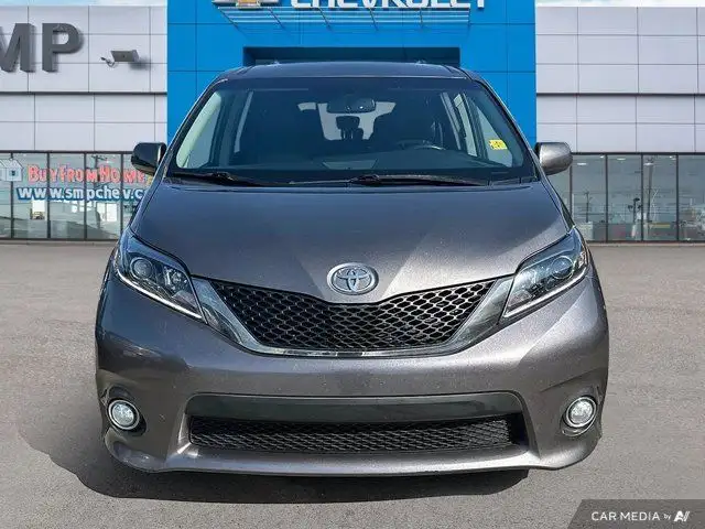 2017 Toyota Sienna SE | Leather | Power Sliding Doors | Back Up in Cars & Trucks in Saskatoon - Image 10