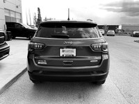 This Jeep Compass has a dependable Regular Unleaded I-4 2.4 L/144 engine powering this Automatic tra... (image 4)