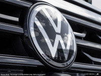 AMVIC-licensed business 2025 Volkswagen Atlas Execline R-Line 4MOTION – Shetland Interior – Bold Sty... (image 7)