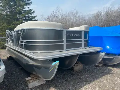 2024 Sylvan Mirage 8520 Cruise Pontoon Finished in Carbon The Sylvan Mirage 8520 Cruise pontoon sets...