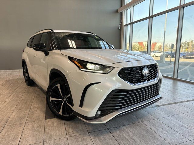 2022 Toyota Highlander XSE AWD 7 Seats | Red Leather in Cars & Trucks in Edmonton - Image 2