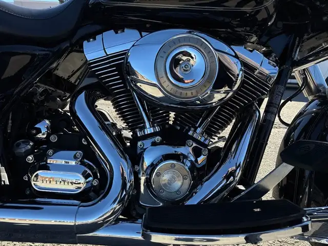 2011 Harley-Davidson Electra Glide Classic ~ ELECTRA GLIDE CLASS in Sport Touring in City of Toronto - Image 26