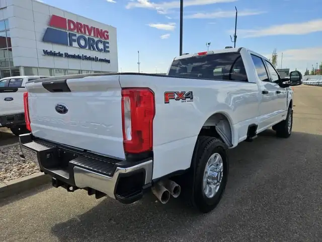 2023 Ford Super Duty F-350 SRW XLT 4WD Crew Cab 8' Box, 6.7L V8  in Cars & Trucks in St. Albert - Image 7
