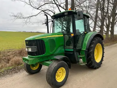 2005 John Deere 6120 2WD, 2200 hours, 4.5L engine rated at 110 hp, 16 speed Power Quad transmission...