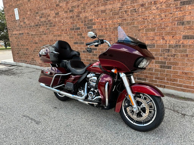  2017 Harley-Davidson Road Glide Ultra **VANCE & HINES PIPES** in Touring in Markham / York Region - Image 3