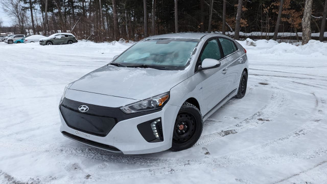 Hyundai Ioniq Electric SE à hayon avec ensemble climat nordique  in Cars & Trucks in Trois-Rivières