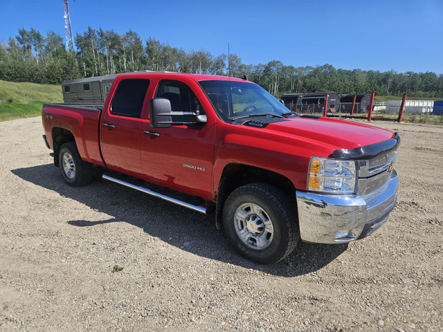 2010 Chevrolet Silverado in Cars & Trucks in Edmonton - Image 2