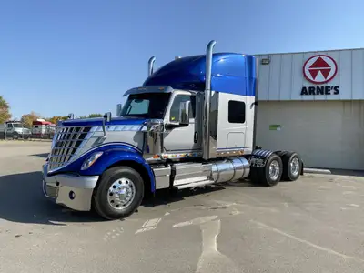 Stock #: 3590-22A Tandem Axle Sleeper Tractor, Cummins X15 engine (505) HP, Eaton Endurant transmiss...