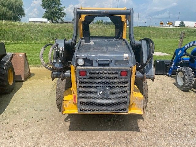 2018 JOHN DEERE 320G SKID STEER LOADER in Heavy Equipment in London - Image 3