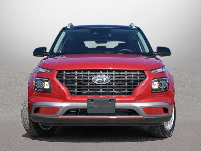 2025 Hyundai Venue Preferred dans Autos et camions  à Fredericton - Image 2