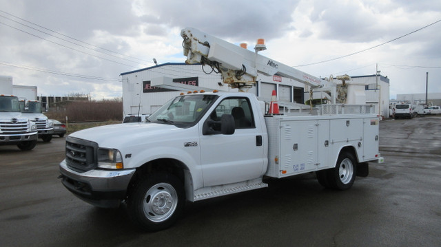 2002 Ford F-450 XL BUCKET TRUCK WITH ALTEC 200A in Cars & Trucks in Edmonton - Image 2