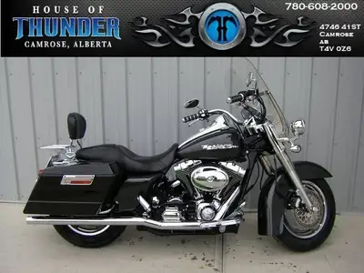 2005 Harley Davidson Road King Custom: Though the Road King® Custom has much for the eye to see, it...