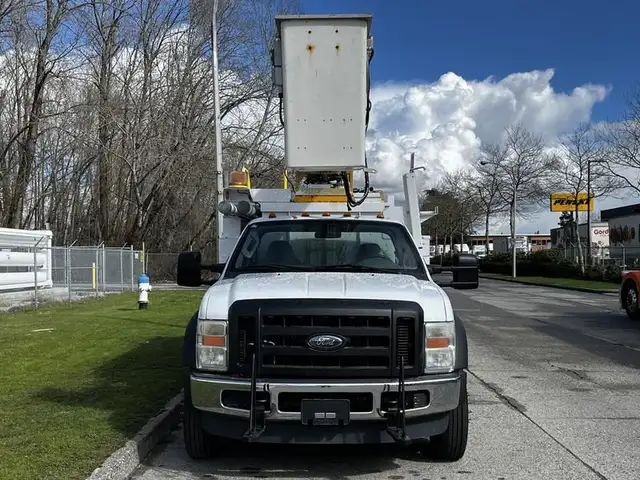 2008 ford F-550 Service Truck With Bucket 2WD Diesel in Heavy Trucks in Richmond - Image 4